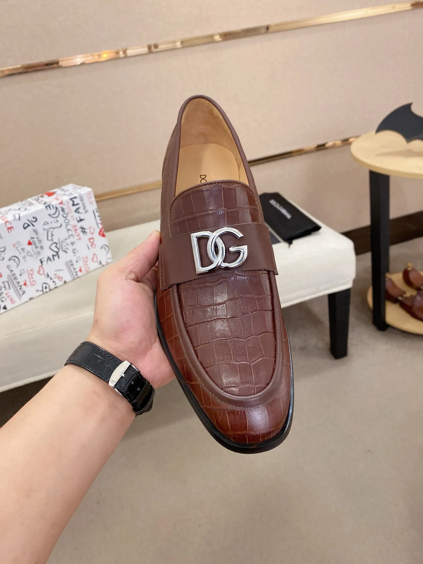 Men's clothing and shoes💰 520💰🌲DG top-notch🔍🔍men's new leather shoes🚹sold at the same time⚠The uppers are imported cowhide from Italy, the entire imported cowhide lining, and imported accessories💪💪, completely 1⃣️ vs. 1⃣️🇮🇹 💪💪, ⚠Sole: The original sole is specially provided by the original factory, the exclusive movable molded sole is super comfortable, ⚠Original factory follow-up goods, 🔍🔍high quality, can be entered and exited at will, welcome to compare ⚠Size number: 38-44. Can be customized 45 non-returnable